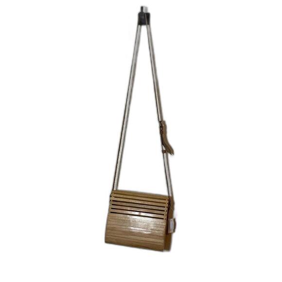 Chic Wooden Slat Crossbody Bag - Picture 5 of 5